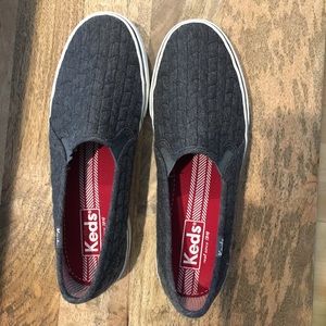 KEDS SLIP ON SNEAKERS